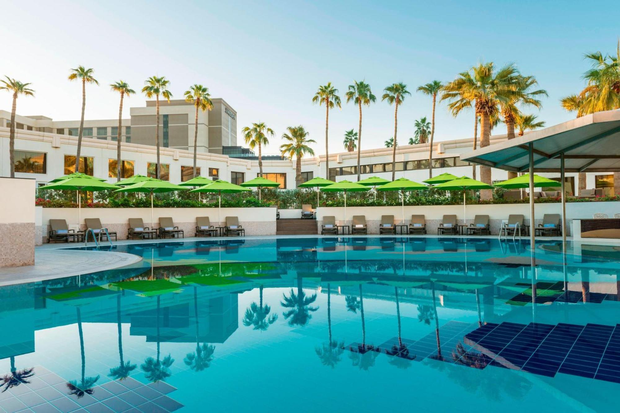 Le Meridien Dubai Hotel & Conference Centre Exterior foto The pool at the W Scottsdale