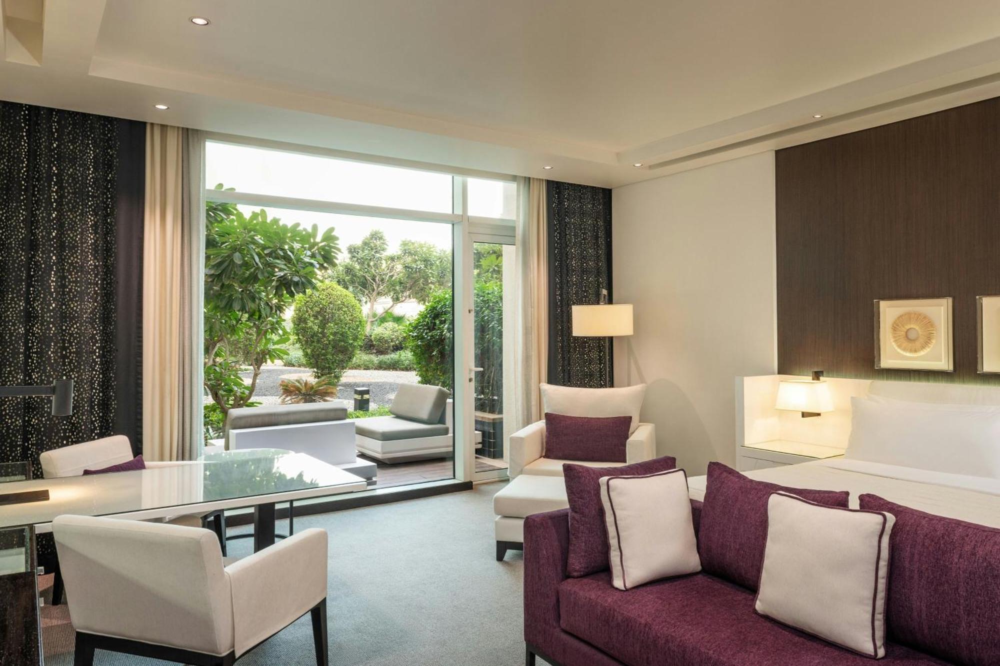 Le Meridien Dubai Hotel & Conference Centre Exterior foto A suite at the hotel